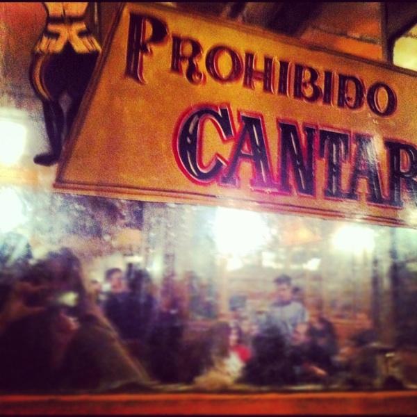 prohibido cantar bar marsella