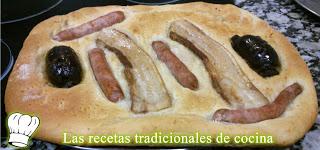 Coca de aceite y embutido