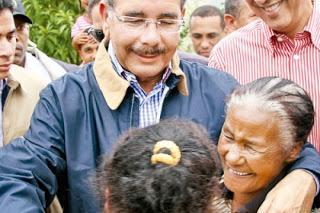 Danilo Medina sigue de lleno en los campos del Pais