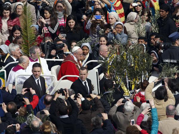 El Papa Francisco hace llamado a la juventud en Misa de Ramos