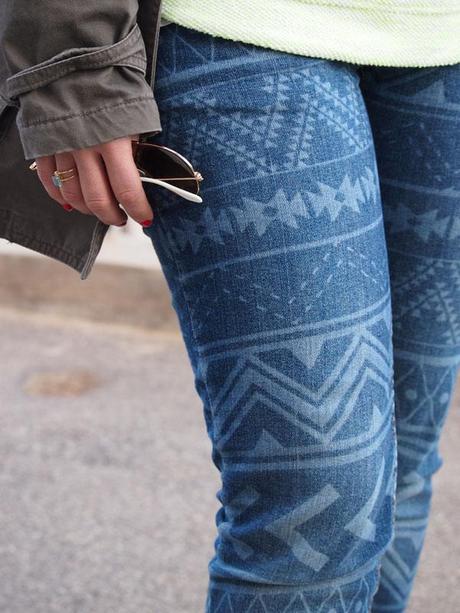 elha_casual_fluor_sunday_windy