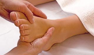 PIES CUIDADOS Y BONITOS