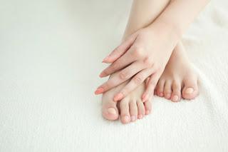 PIES CUIDADOS Y BONITOS