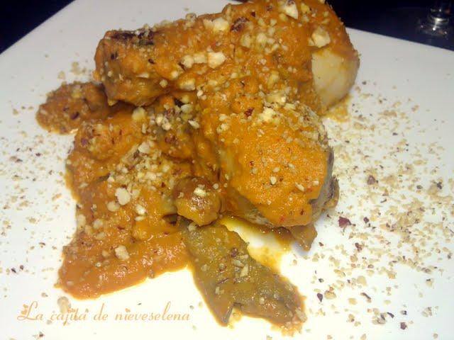 Jamoncitos en salsa naranja con setas y avellanas