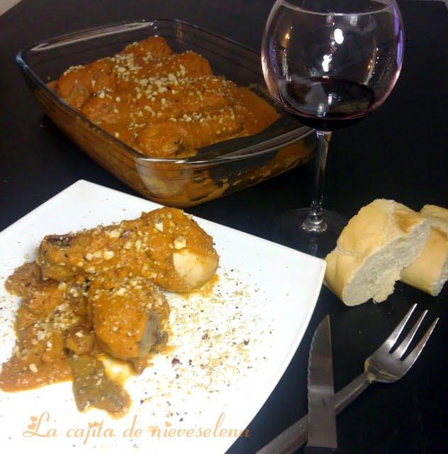 Jamoncitos en salsa naranja con setas y avellanas