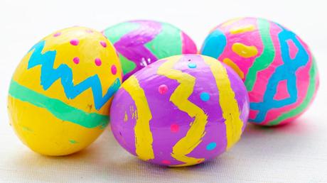 Huevos de pascua y colores