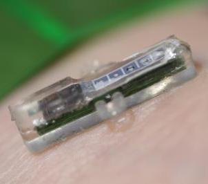 Implante inalambrico debajo de la piel para un analisis de sangre continuo.