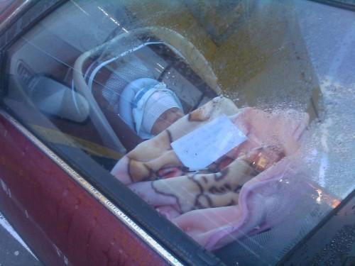 Abandonar temporalmente a un bebé