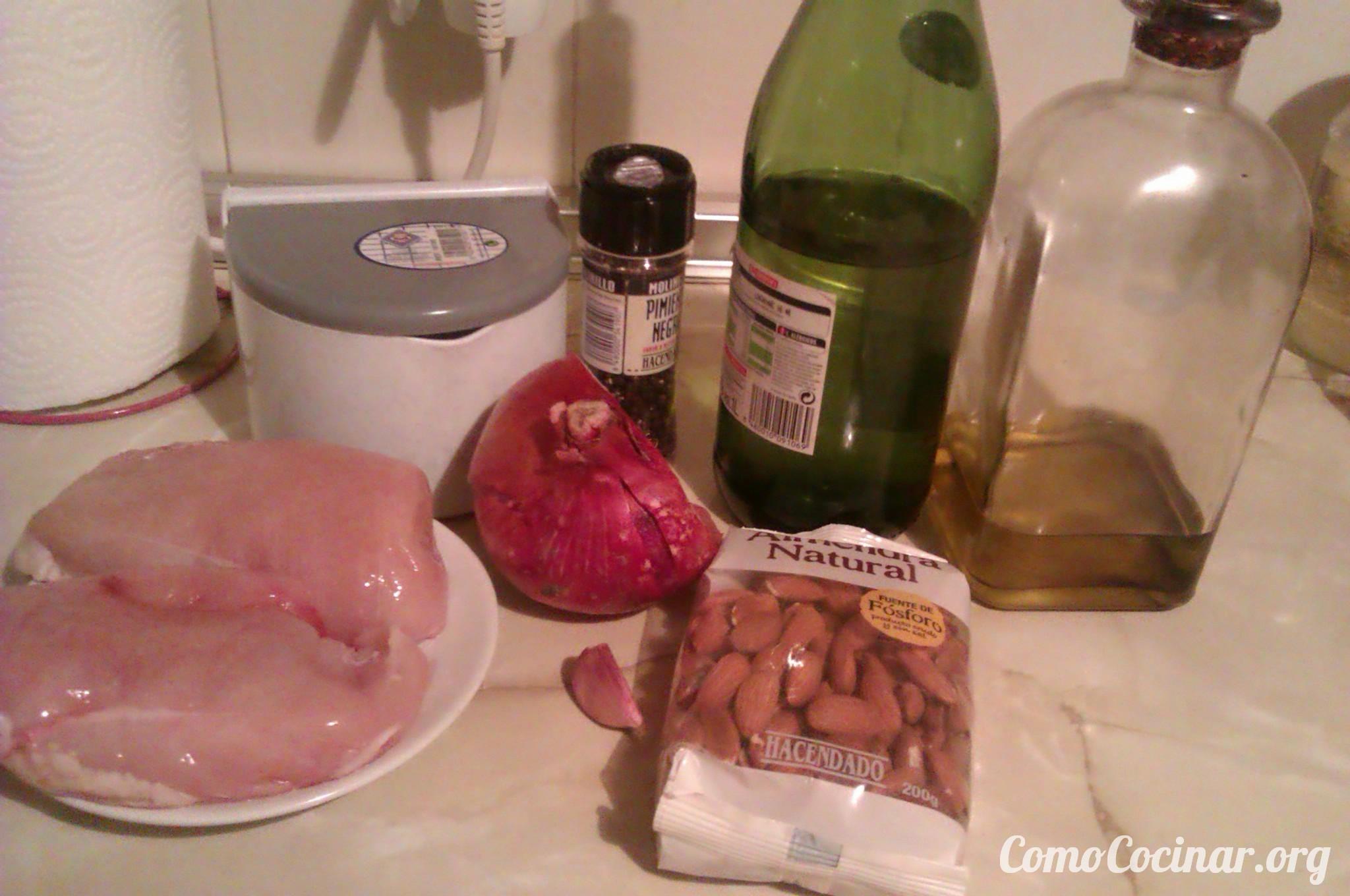 Ingredientes pollo en salsa de almendras