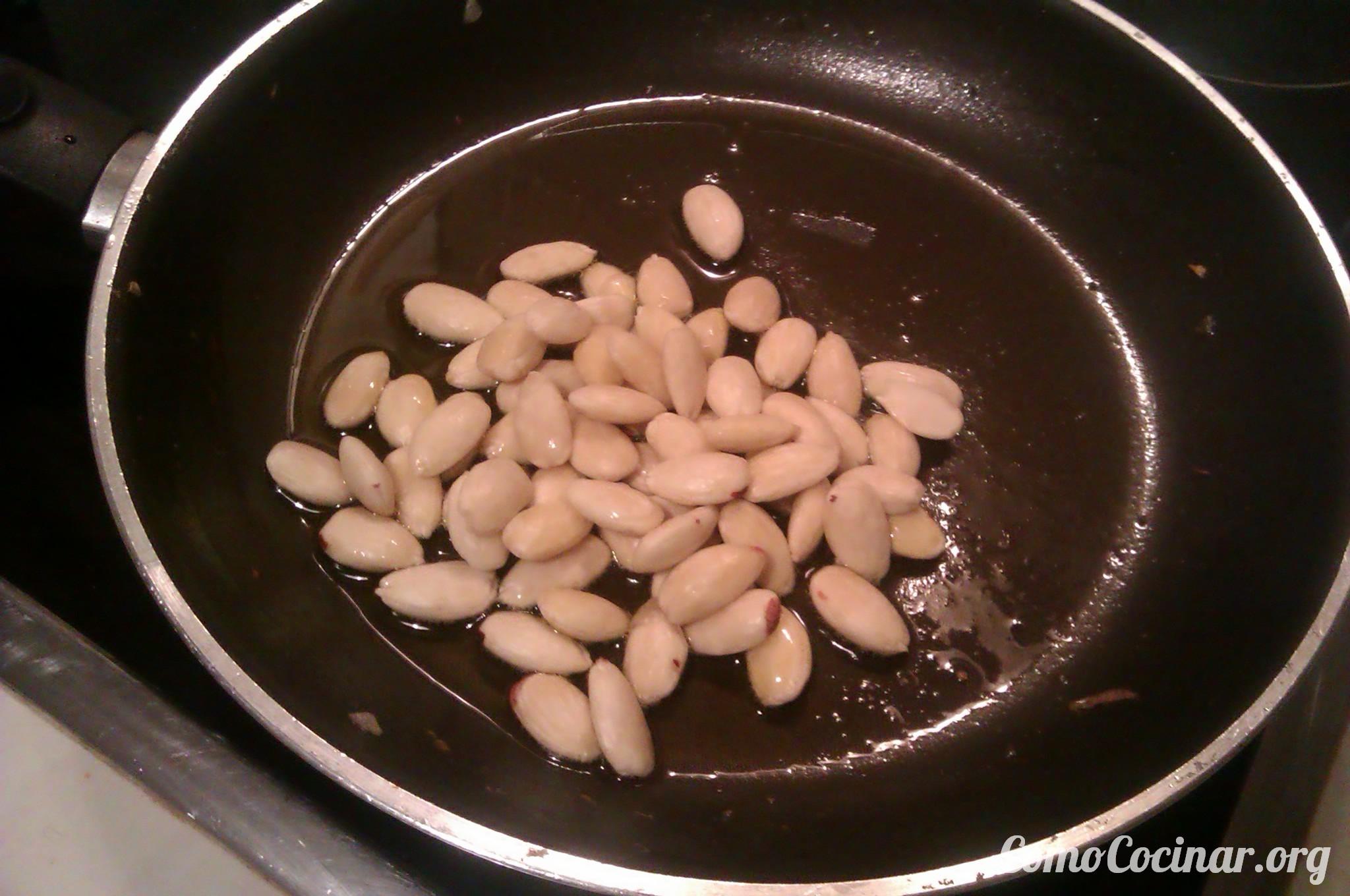 Paso a paso pollo con salsa de almendras