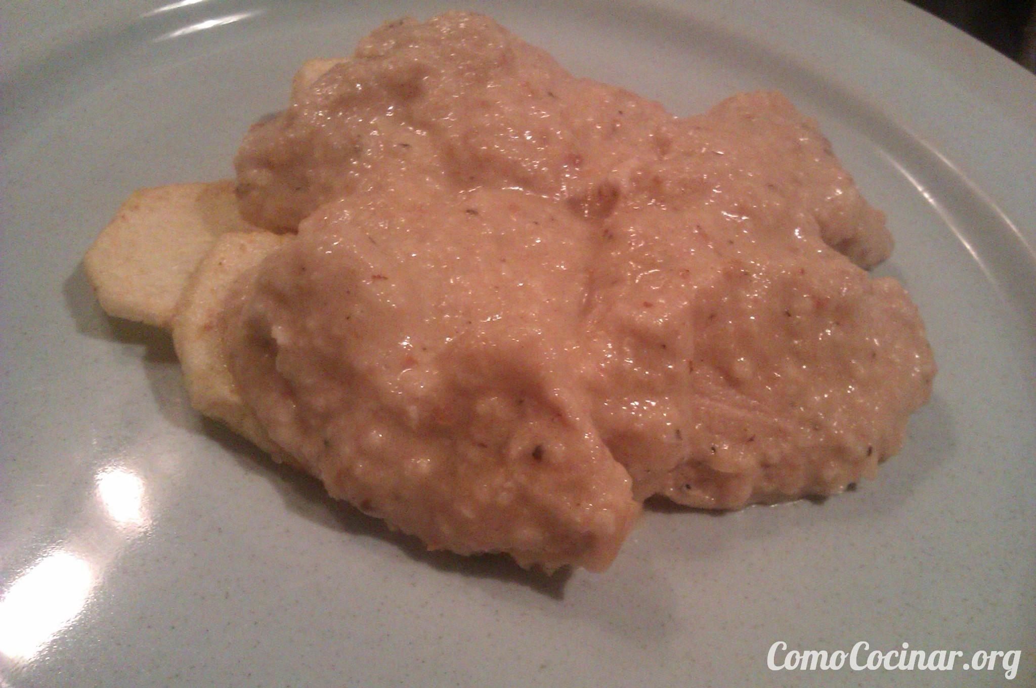 Pollo con salsa de almendras