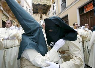 La lluvia de la Semana Santa deja a cada uno en su sitio.