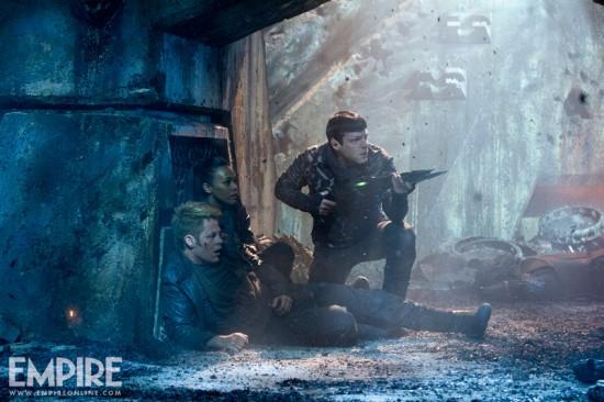 Chris Pine, Zachary Quinto yZoe Saldana en Star Trek: Into Darkness