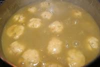 Albondigas de Pollo en Salsa de Pimientos verdes