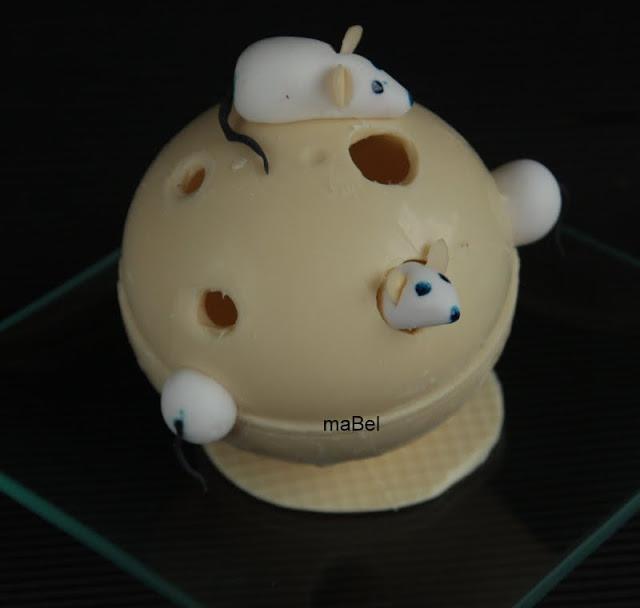 Huevo de pascua queso y ratones