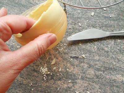 Huevo de pascua queso y ratones