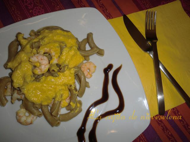Torcetti con gambones y salsa de azafrán