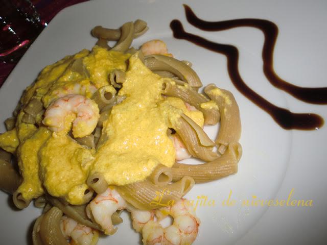 Torcetti con gambones y salsa de azafrán
