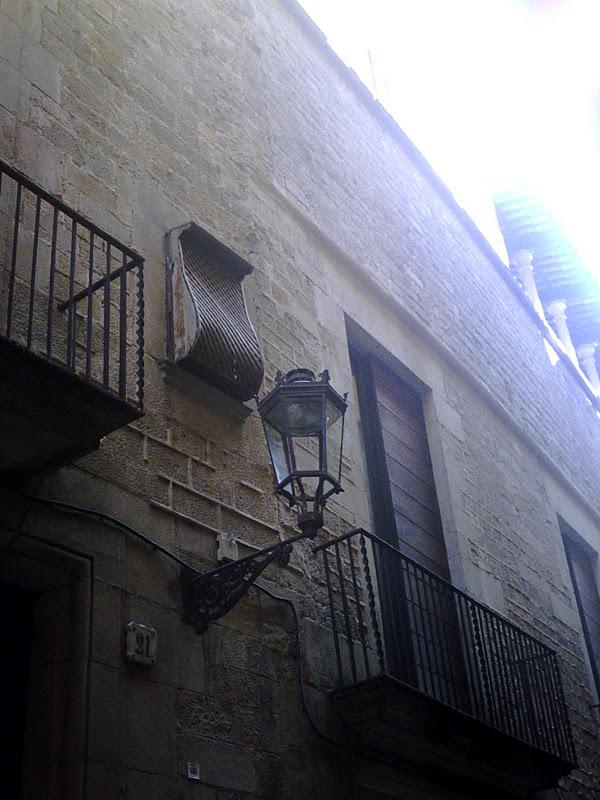 BARCELONA ...EL CARRER MONTCADA...27-03-2013...