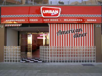 Almorzando en Urban diner Almorzando en Urban diner
