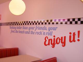 Almorzando en Urban diner Almorzando en Urban diner