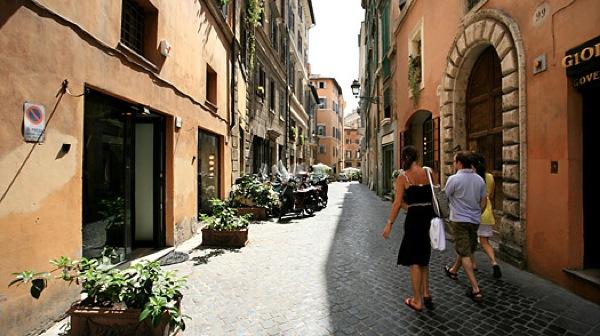 Via del Governo Vecchio roma shopping