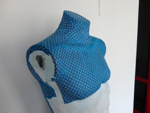 Antes y Después: Cómo vestir un busto con papel y cola, por Albert