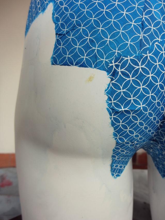 Antes y Después: Cómo vestir un busto con papel y cola, por Albert