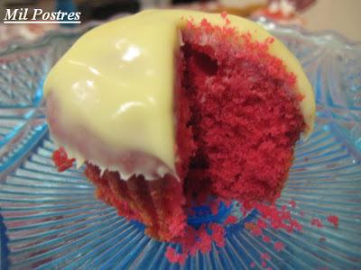 Desafío marzo Daring Bakers Magadalenas o cupcakes de remolacha con crema de queso