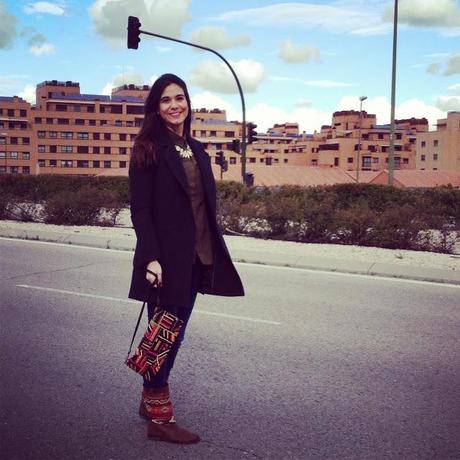 Look con un toque de color