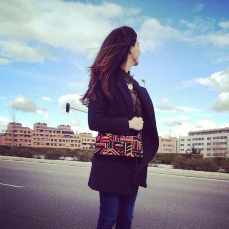 Look con un toque de color