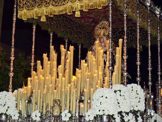 María Santísima de los Dolores, tras el Señor de las Penas.