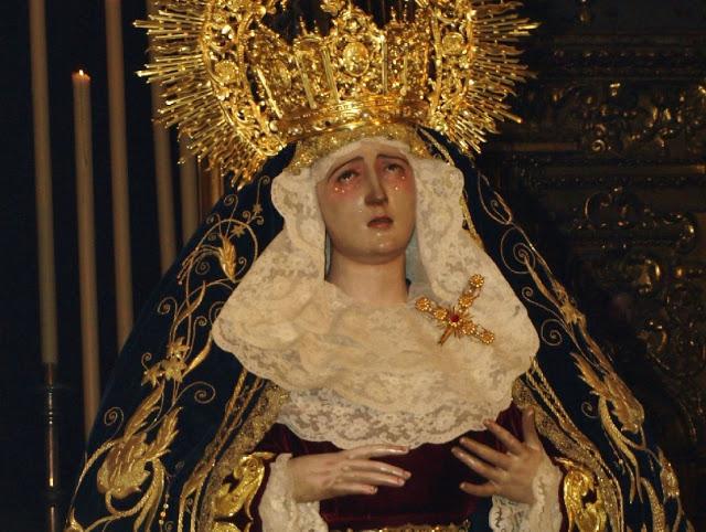 María Santísima de los Dolores, tras el Señor de las Penas.