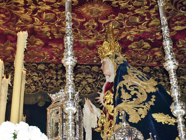 María Santísima de los Dolores, tras el Señor de las Penas.