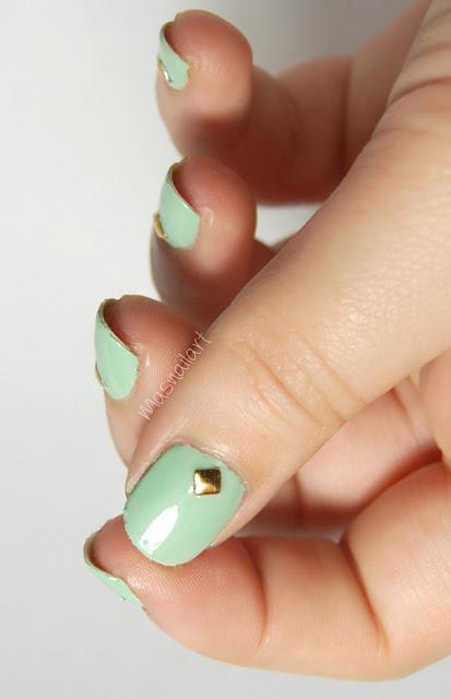 NOTD + TUTORIAL: Uñas con tachuelas.