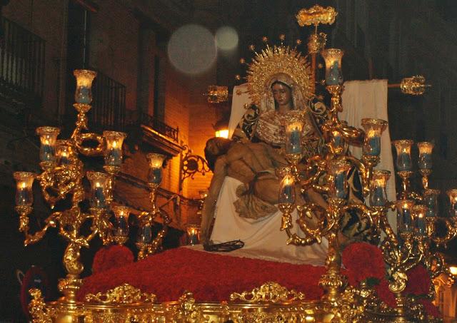 El Cristo de la Misericordia y Nuestra Señora de la Piedad, llegando al Baratillo.