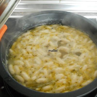 Faba de Lourenza con bacalao y aioli de azafran