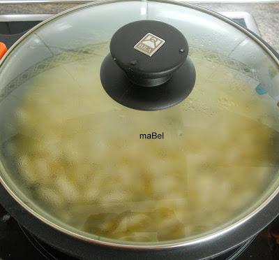 Faba de Lourenza con bacalao y aioli de azafran