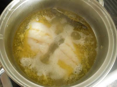 Faba de Lourenza con bacalao y aioli de azafran