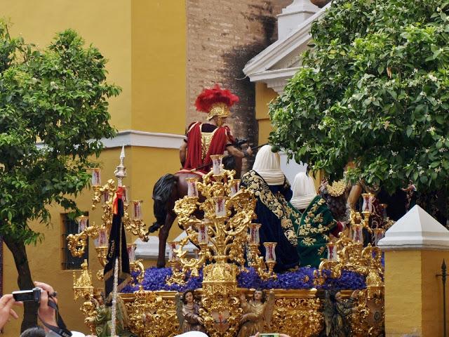 El Señor de la Sagrada Lanzada, Nuestra Señora de Guía, las Marías y el romano Longinos.