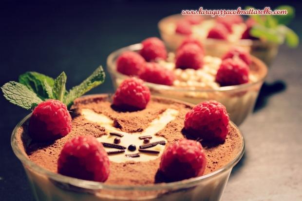 Tiramisú de coco, chocolate blanco y frambuesas recetas dulces  Tiramisú portada @es frambuesas coco @es chocolate blanco 