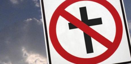 Contra la Iglesia de nuevo