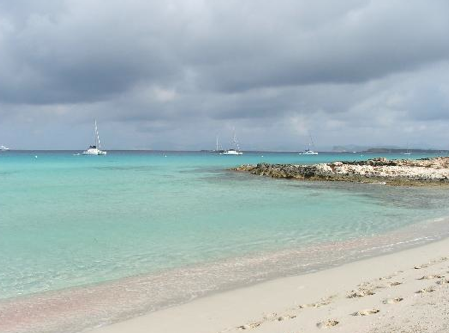 LAS MEJORES PLAYAS Y UN LOOK PERFECTO PARA VISITARLAS