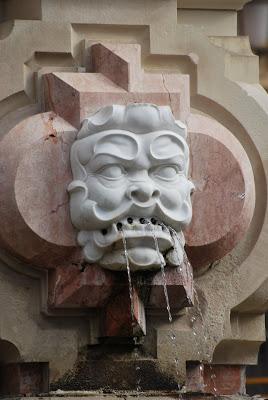 La historia permanece subsumida en las inadvertidas a veces creaciones de Arte.