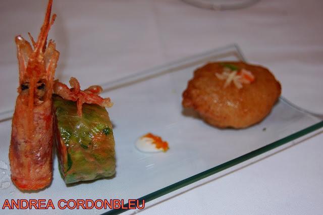 FINGER - FOOD: CROMESQUI DE CASTAÑA Y MAKI SUSHI DE LANGOSTINOS EN ENSALADA. ALTA COCINA.