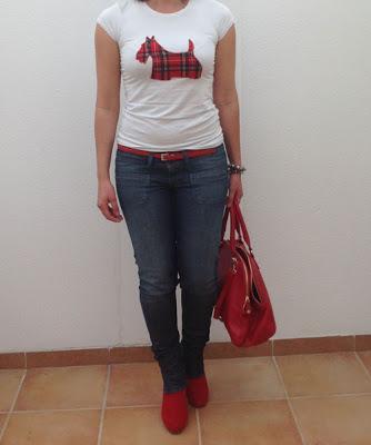 Con un toque Rojo… by Carla