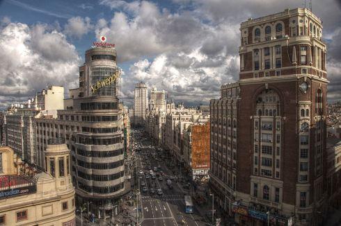 la principal calle y avenida de la capital de España.