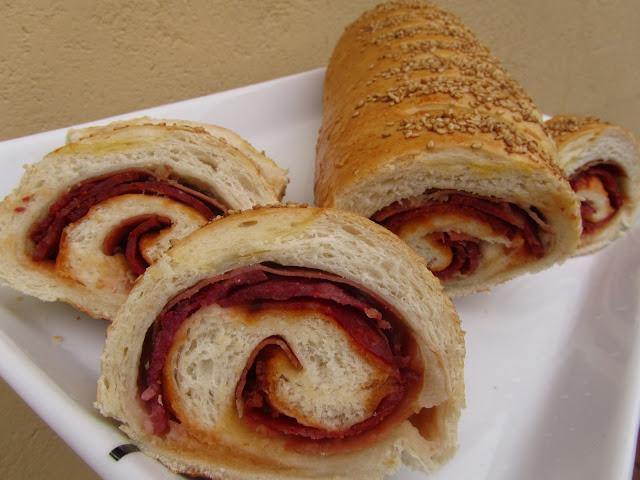 Pan relleno de ibéricos