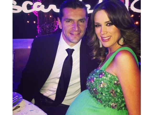 Jacqueline Bracamontes apenada por muerte de uno de sus gemelos