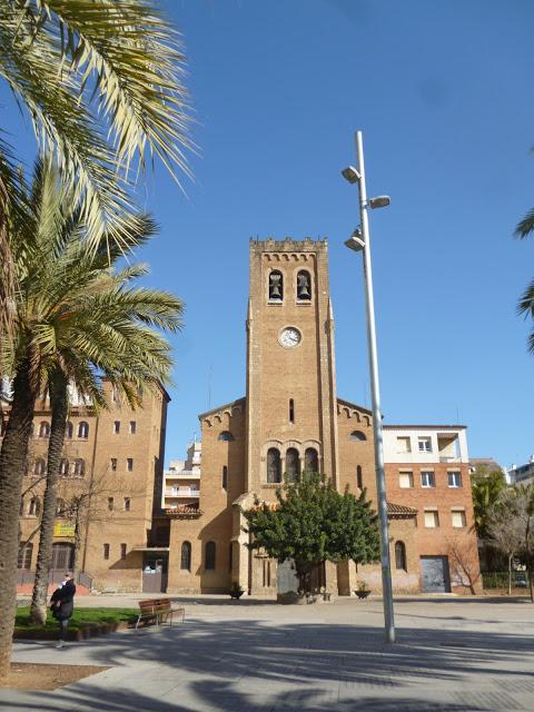 BARCELONA...LA DAMA DE ELCHE EN LA PLAÇA DELS JARDINS D'ELX...EN LA SAGRERA...31-03-2013...